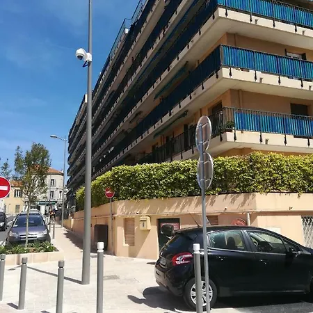 Le Stud アパート ゴルフ・ジュアン